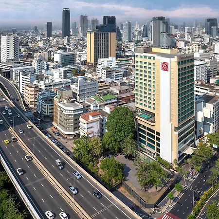 Hilton Garden Inn Bangkok Silom Exteriör bild