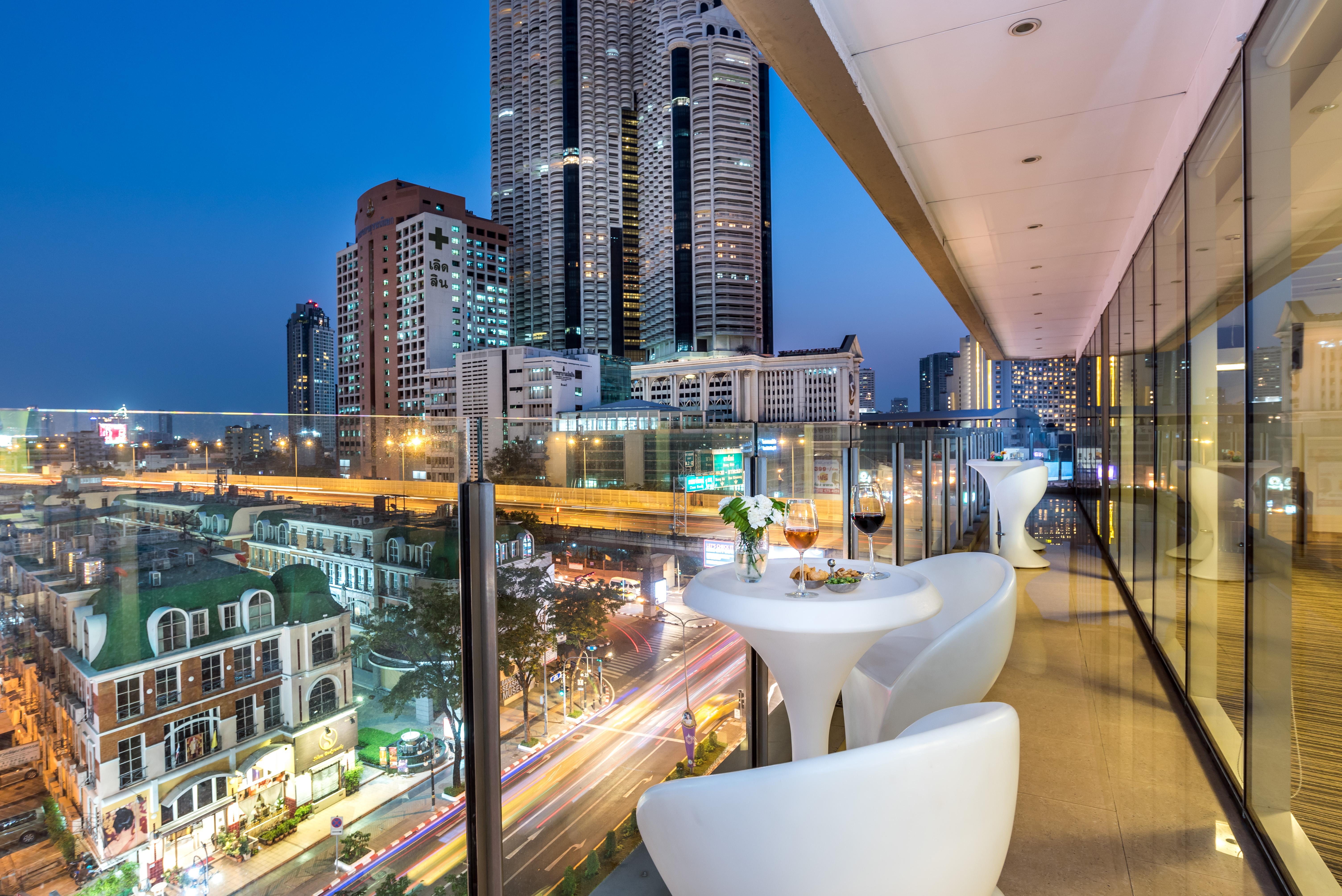 Hilton Garden Inn Bangkok Silom Exteriör bild