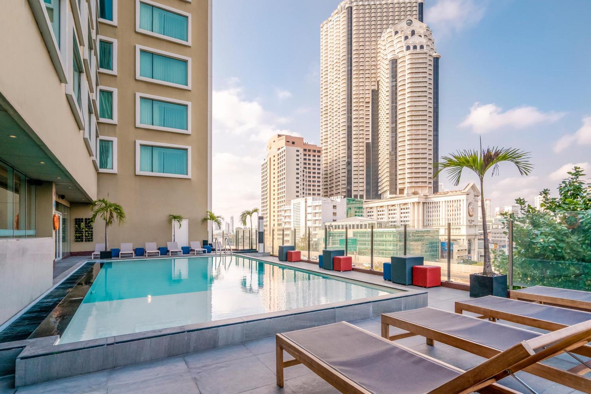 Hilton Garden Inn Bangkok Silom Exteriör bild